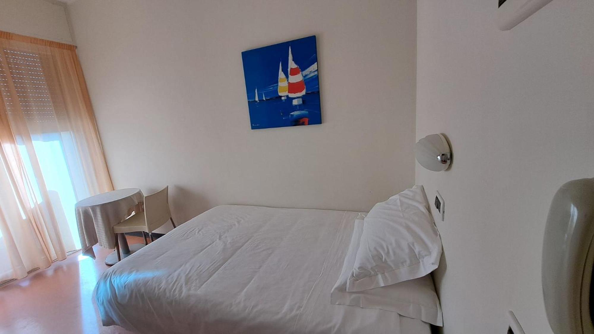 Hotel Universal Senigallia Camera foto