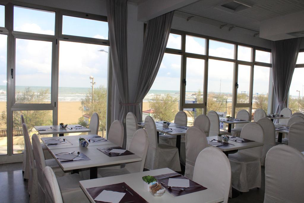 Hotel Universal Senigallia Esterno foto