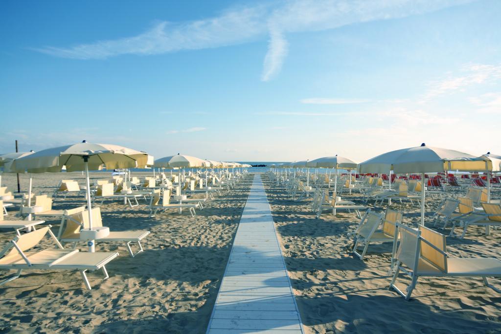 Hotel Universal Senigallia Esterno foto