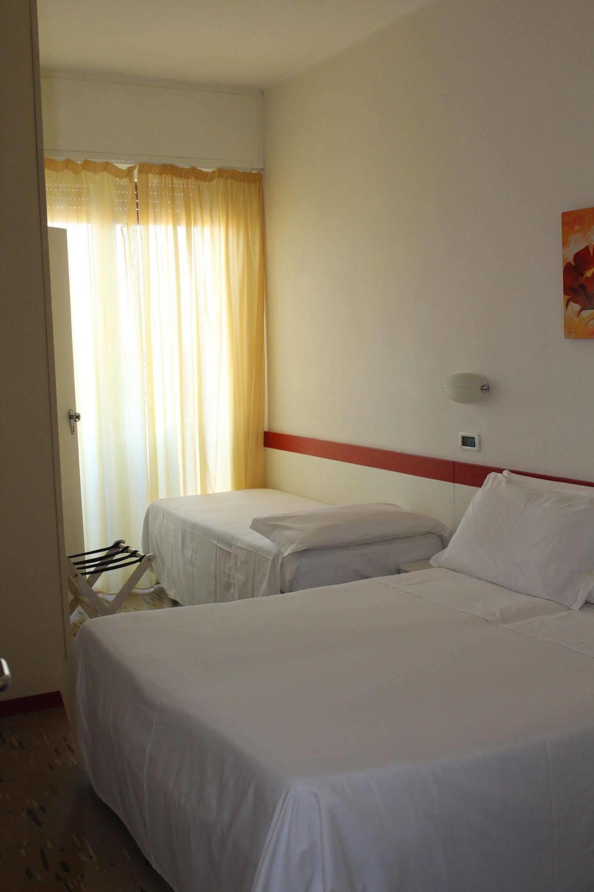 Hotel Universal Senigallia Esterno foto