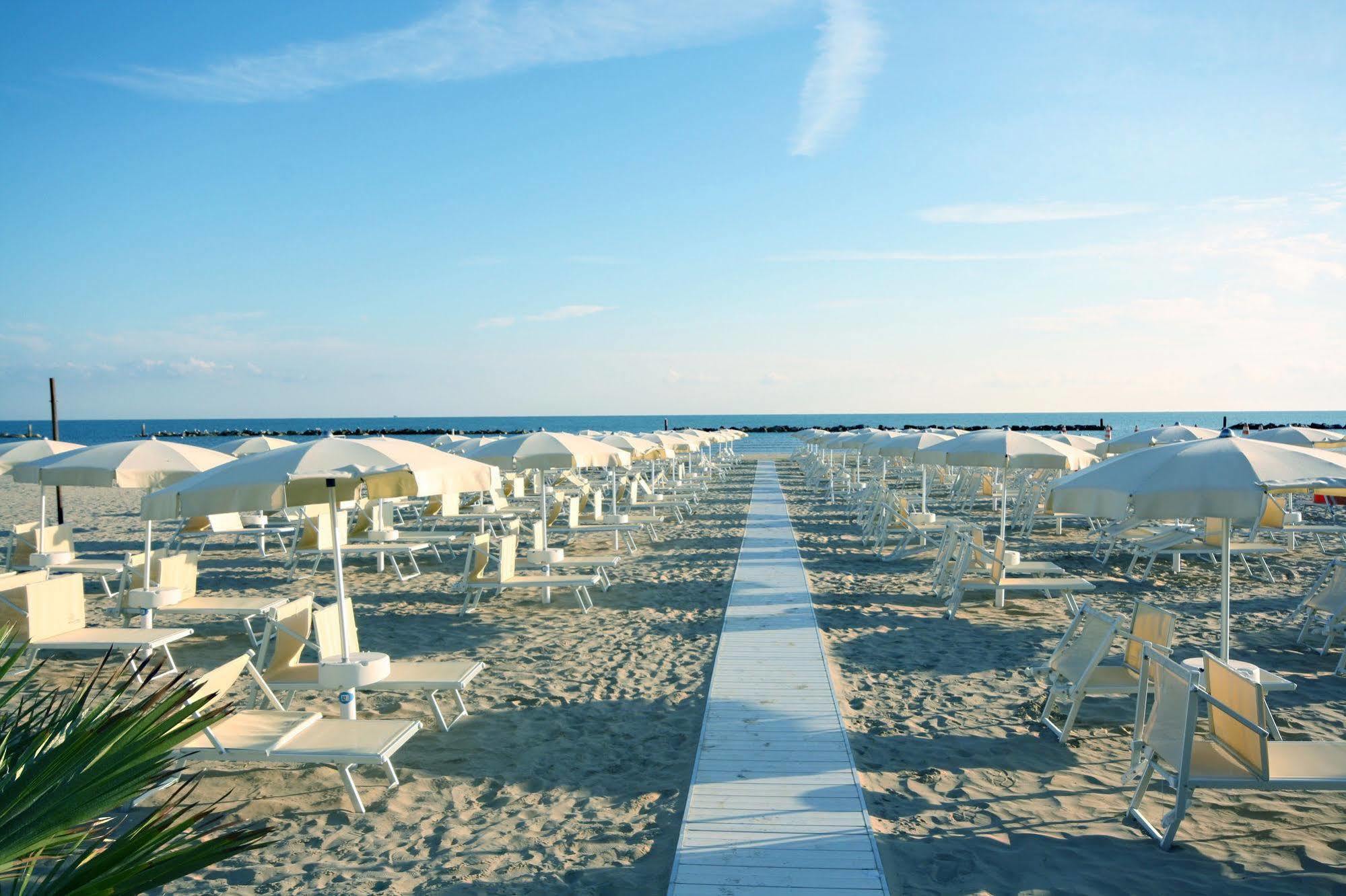 Hotel Universal Senigallia Esterno foto
